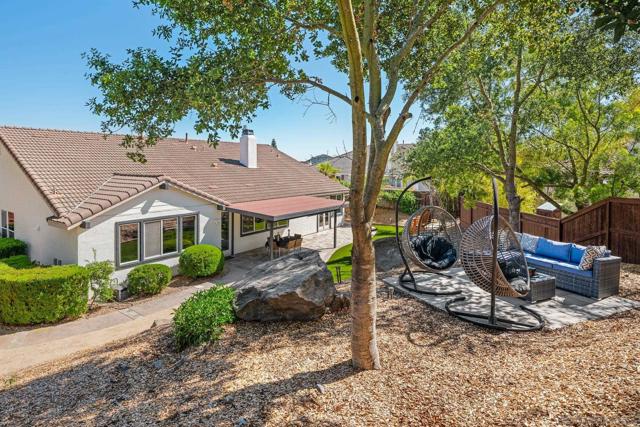 10528 Pinion Trl, Escondido CA: https://media.crmls.org/mediaz/b3eec5bf-c46c-4ae0-9678-4f0eb97ff8fe.jpg