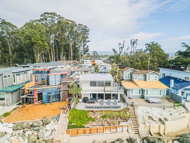 22818 E Cliff Drive, Santa Cruz CA: https://media.crmls.org/mediaz/b3eee3d9-380d-4d3b-8b29-bbe1a5d9b6c8.jpg
