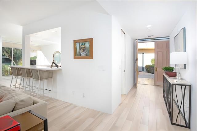 71 Westlake Circle, Palm Springs CA: https://media.crmls.org/mediaz/b3ef09fc-7c2e-44d0-bd4c-8c34552cfab0.jpg