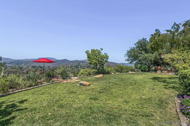 19557 Fortuna Del Este, Escondido CA: https://media.crmls.org/mediaz/b3efb914-4c5f-428b-97e9-5fcacdb0d665.jpg