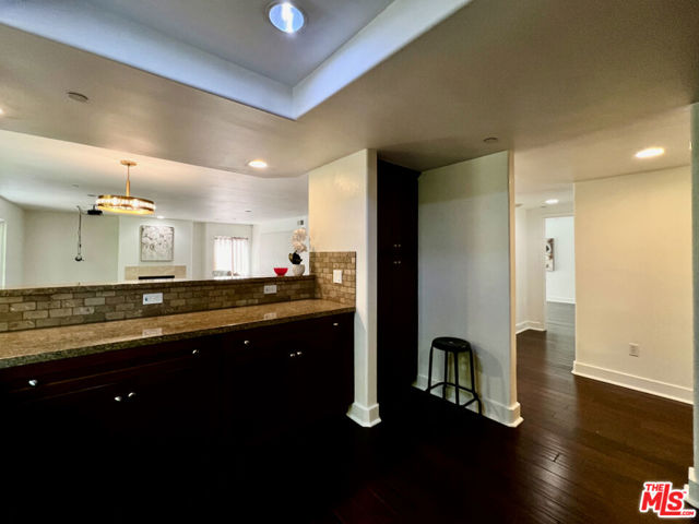 7249 Franklin Avenue, Los Angeles CA: https://media.crmls.org/mediaz/b3efe616-4d75-4ce4-9fe1-1d6c15c0e5dd.jpg