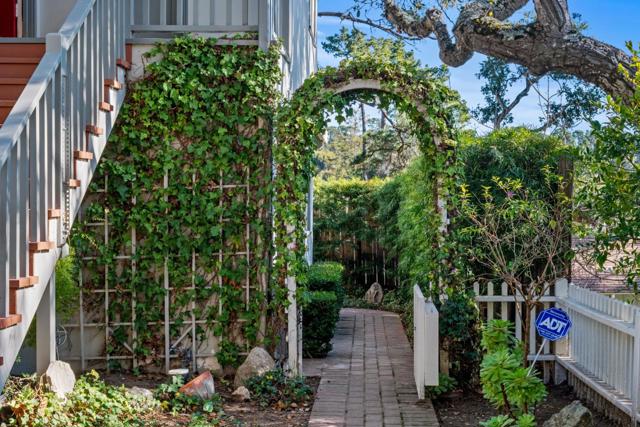 0 Mission 2 SE of 9th Avenue, Carmel CA: https://media.crmls.org/mediaz/b3f0d6a8-f16a-44ac-8034-770235b4581e.jpg