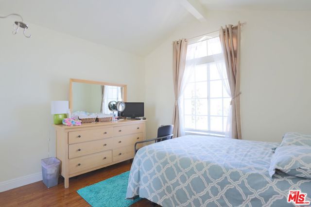 27 Comiso, Irvine CA: https://media.crmls.org/mediaz/b3f0d70f-0e7c-400c-a5a3-399d13b608ff.jpg