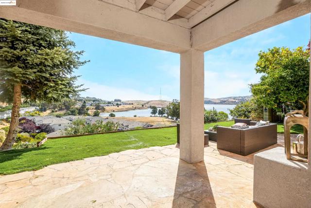 153 Camino Del Sol, Vallejo CA: https://media.crmls.org/mediaz/b3f1401b-4f6c-48c6-b820-933fa1ac0725.jpg