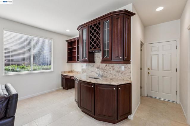 Image 19 of 51 For 25318 Buckeye Dr