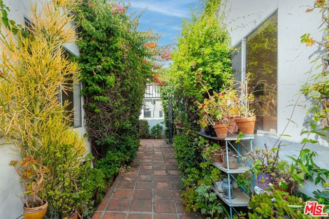 1507 14th Street, Santa Monica CA: https://media.crmls.org/mediaz/b3f19113-07d2-4d53-bd3b-9b17b88d2659.jpg
