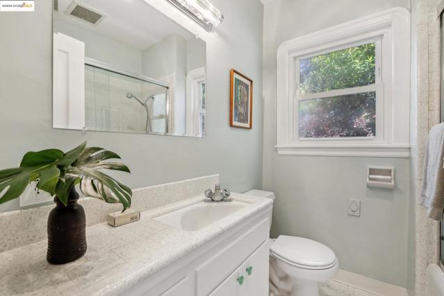 1675 Visalia Ave, Berkeley CA: https://media.crmls.org/mediaz/b3f1a933-f218-4e00-9f36-f28dfb2395a6.jpg