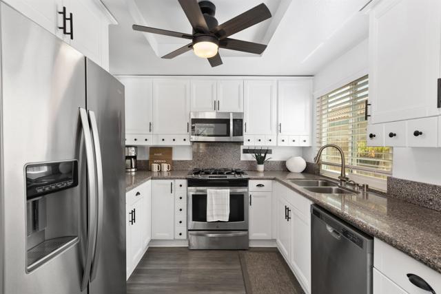 10324 Paseo Palmas Drive, Lakeside CA: https://media.crmls.org/mediaz/b3f28ba1-9c5f-4229-a5ad-12ff355465b0.jpg