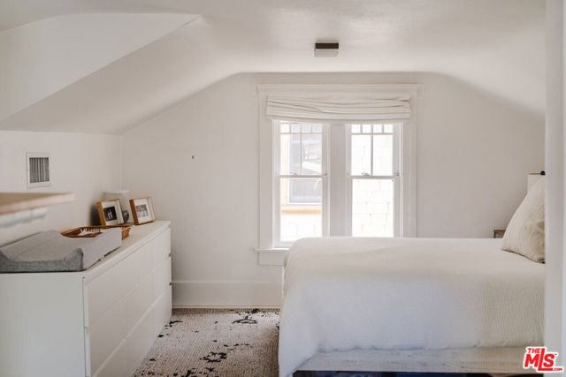 224 San Juan Avenue, Venice CA: https://media.crmls.org/mediaz/b3f30cad-a2b2-47c4-a635-c5f98cd9b8cb.jpg