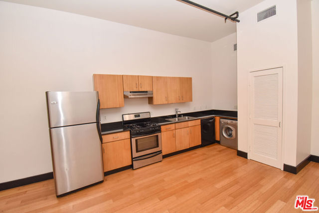 620 S Main Street, Los Angeles CA: https://media.crmls.org/mediaz/b3f3471c-e0ff-487f-b073-c148c5efdf89.jpg
