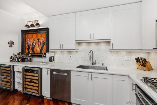 700 W Harbor Dr, San Diego CA: https://media.crmls.org/mediaz/b3f3772e-a96e-4784-84b1-dda6763047ca.jpg
