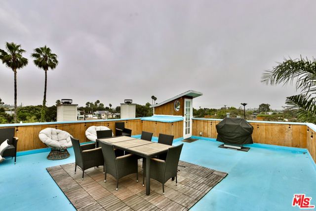 3110 Highland Avenue, Santa Monica CA: https://media.crmls.org/mediaz/b3f3e9fa-897c-410d-adc1-da5fd24ed111.jpg