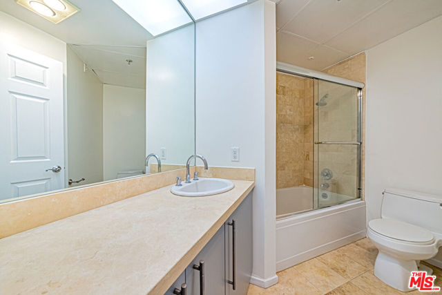 620 S Gramercy Place, Los Angeles CA: https://media.crmls.org/mediaz/b3f3f560-a51d-4cd3-a994-89f82f1ded09.jpg