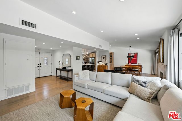 20835 Tiara Street photo 6