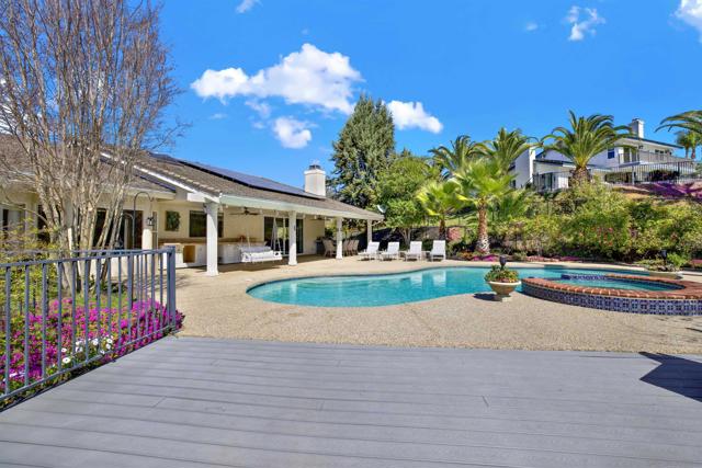 1033 1035 Summit Trl, Escondido CA: https://media.crmls.org/mediaz/b3f40fc6-8e17-4c88-866a-2166b0d7715f.jpg