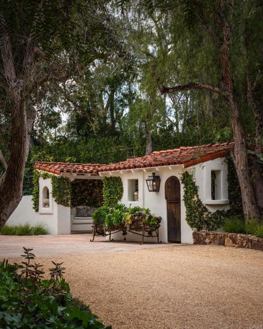 17484 El Vuelo, Rancho Santa Fe CA: https://media.crmls.org/mediaz/b3f4160e-ec4d-4fb1-aa32-b201358df77f.jpg