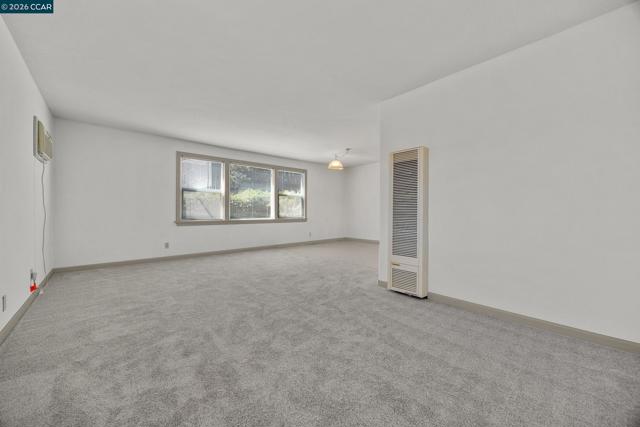 940 East St, Lafayette CA: https://media.crmls.org/mediaz/b3f41f5b-8797-4c60-8ce5-7b341f9e5d6e.jpg