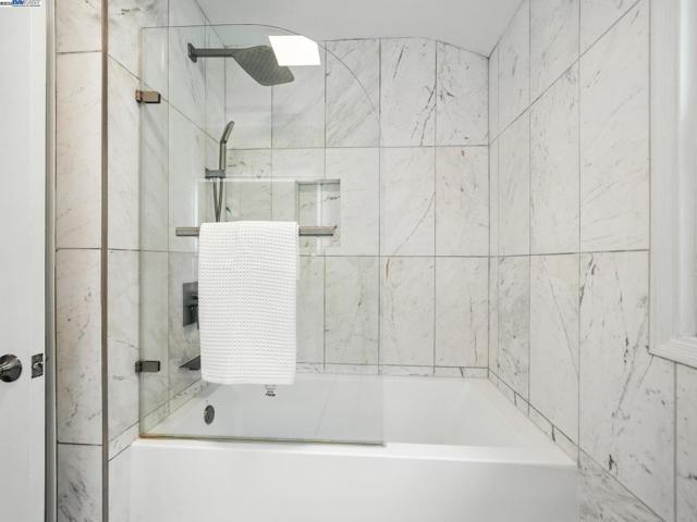 160 Moraga Way, Orinda CA: https://media.crmls.org/mediaz/b3f45b78-0fe0-495a-a5c1-e7986500e96a.jpg