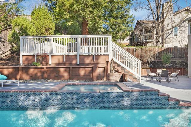 25 Mackenzie Pl, Danville CA: https://media.crmls.org/mediaz/b3f4679c-da5d-426e-b258-34b94a2d6df7.jpg
