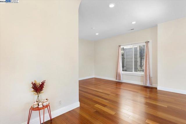 1539 International Blvd, Oakland CA: https://media.crmls.org/mediaz/b3f49e07-5a74-4325-ba1d-9acce1b27c32.jpg
