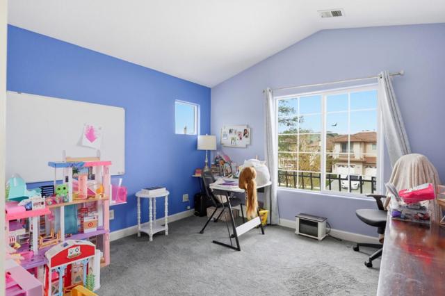 1510 Dovetail Way, Gilroy CA: https://media.crmls.org/mediaz/b3f4bc9b-083f-48e4-8d13-2fc76853ea3b.jpg