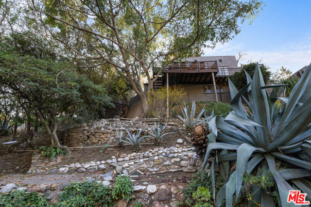 400 W Avenue 42 Avenue, Los Angeles CA: https://media.crmls.org/mediaz/b3f4cf30-15ee-4c07-9310-8ff48aacf2d2.jpg