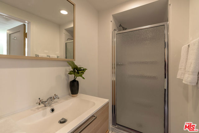 3105 Ledgewood Drive, Los Angeles CA: https://media.crmls.org/mediaz/b3f54ac4-528e-40da-9258-4993e09d5009.jpg