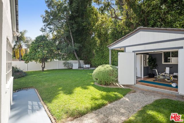 2107 Coldwater Canyon Drive, Beverly Hills CA: https://media.crmls.org/mediaz/b3f5c687-97f5-4cdf-8a56-d1729b48648d.jpg
