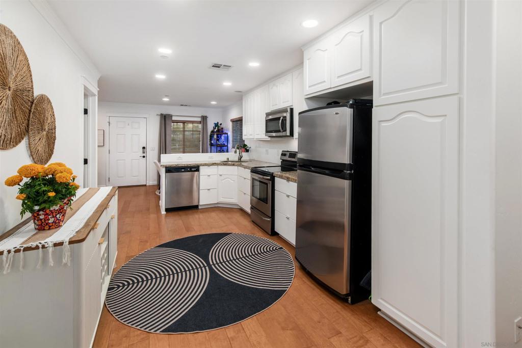 MLS #250042567SD image #10