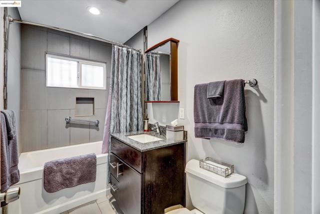 6610 Bancroft Avenue, Oakland CA: https://media.crmls.org/mediaz/b3f60728-c2c3-45b4-aee4-474e638707a6.jpg