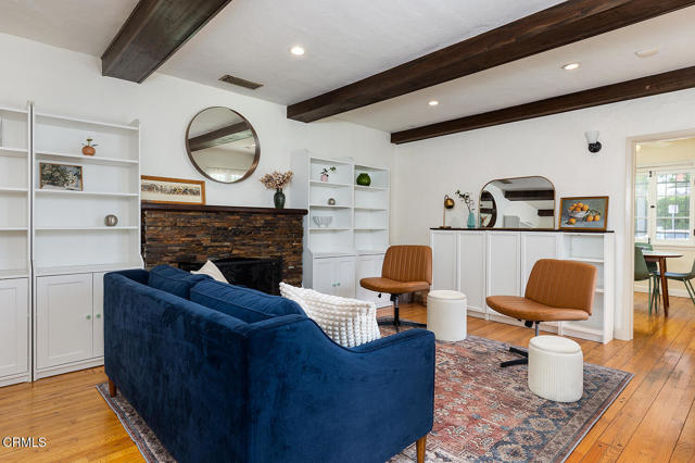 11074 Emelita Street Street, Los Angeles CA: https://media.crmls.org/mediaz/b3f637bd-bb6d-457b-867d-a8abab10098d.jpg