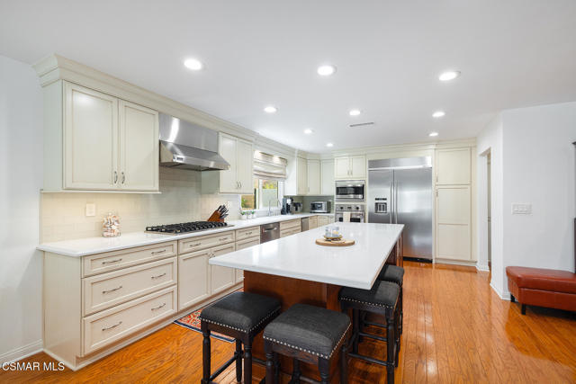 6605 Tamarind Street, Oak Park CA: https://media.crmls.org/mediaz/b3f66fe6-8d87-4db8-937c-978d6b607bb5.jpg