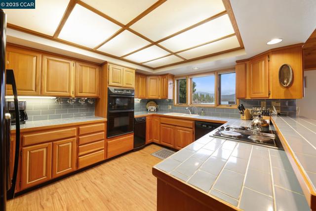 5768 N Lake Blvd, Carnelian Bay CA: https://media.crmls.org/mediaz/b3f6d574-6457-41ae-b2cb-9316d0de1e02.jpg