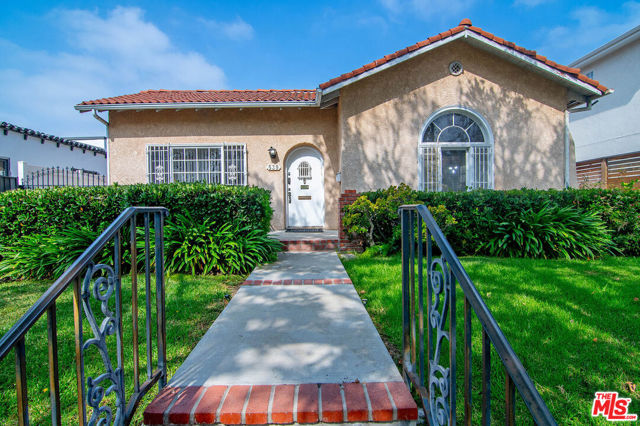 539 N Poinsettia Place, Los Angeles CA: https://media.crmls.org/mediaz/b3f6f4a7-476c-4feb-9d89-9546f73300ae.jpg