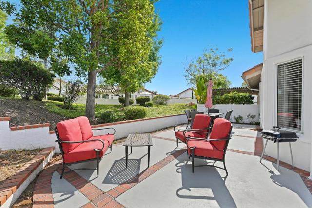 Detail Gallery Image 5 of 38 For 4737 Galicia Way, Oceanside,  CA 92056 - 2 Beds | 2 Baths