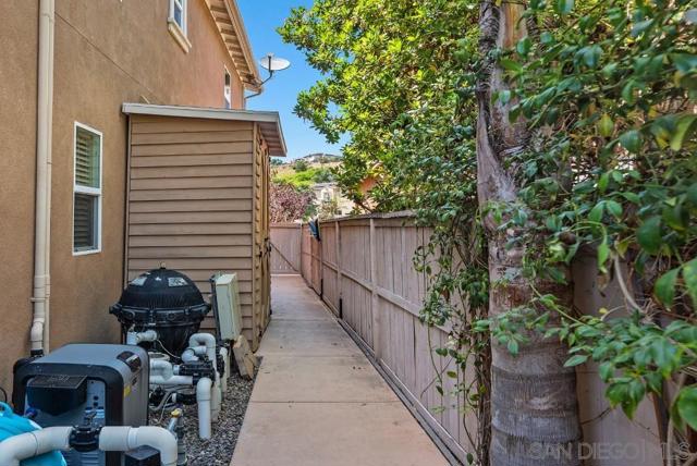 1797 Lemon Tree Court, San Marcos CA: https://media.crmls.org/mediaz/b3f7a2dc-a7ec-4e8f-8a48-3eb4c3d24314.jpg