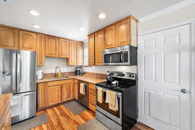 692 Adelle St, Livermore CA: https://media.crmls.org/mediaz/b3f83a58-887d-4f47-aebe-5c01d0355fd4.jpg