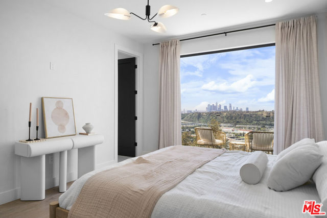 812 W Avenue 37, Los Angeles CA: https://media.crmls.org/mediaz/b3f868f9-2089-479e-ab2a-55dbd5317fbb.jpg