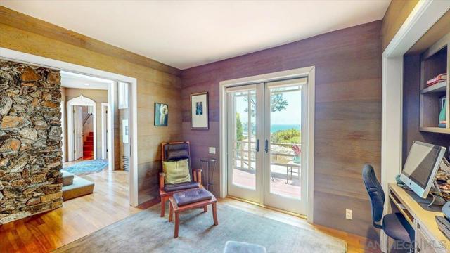 13027 Via Latina, Del Mar CA: https://media.crmls.org/mediaz/b3f889af-b817-4e64-9018-cf9a6baacc45.jpg