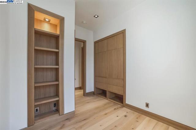 1208 Stanyan St, San Francisco CA: https://media.crmls.org/mediaz/b3f890e6-049f-4528-b852-84eb7a591d8c.jpg