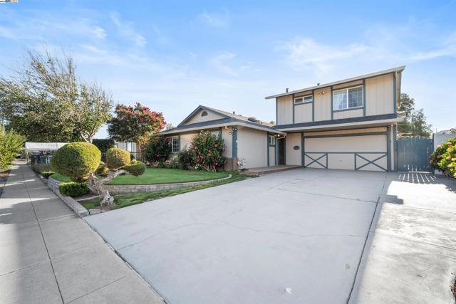 42747 Wixon Dr, Fremont CA: https://media.crmls.org/mediaz/b3f8b9cf-5aa5-45ee-ac8c-afce7e79ee2b.jpg