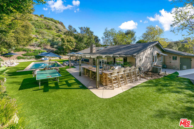 30603 El Sueno Drive, Malibu CA: https://media.crmls.org/mediaz/b3f911c5-ede6-45b9-88e9-1a26492eee9f.jpg