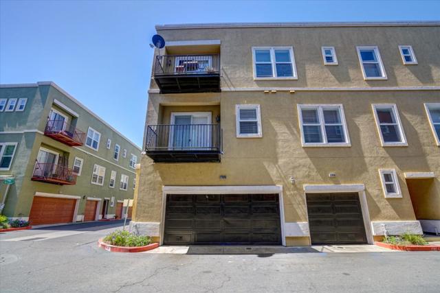 22820 Paseo Place, Hayward CA: https://media.crmls.org/mediaz/b3f96671-19da-4681-8bed-6ee3ac1a502c.jpg