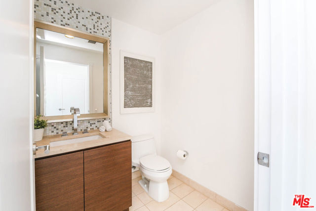 900 W OLYMPIC Boulevard, Los Angeles CA: https://media.crmls.org/mediaz/b3f9ae72-78f6-4b48-a0da-94ef7d61a4f3.jpg