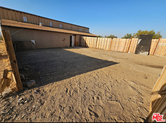 31576 Emerald Road, Lucerne Valley CA: https://media.crmls.org/mediaz/b3f9b2b7-1976-4e06-8526-9eca5cc358f3.jpg