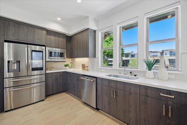 332 Marquetta Circle, Mountain View CA: https://media.crmls.org/mediaz/b3f9bf4f-0d03-4ce2-a3c4-e41b14ca2475.jpg