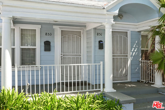 851 W 41st Drive, Los Angeles CA: https://media.crmls.org/mediaz/b3fa90e4-5183-4328-b1a4-8f042d569cbe.jpg