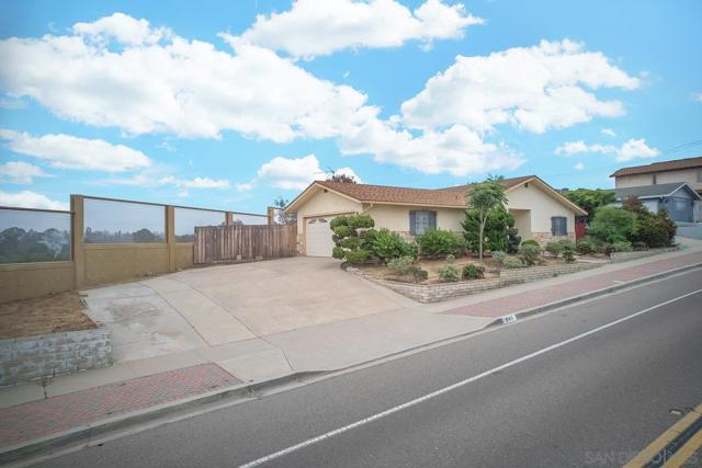 945 Nacion Avenue, Chula Vista CA: https://media.crmls.org/mediaz/b3fabc6d-ecdb-4fed-a0e3-1fc9a513d62a.jpg