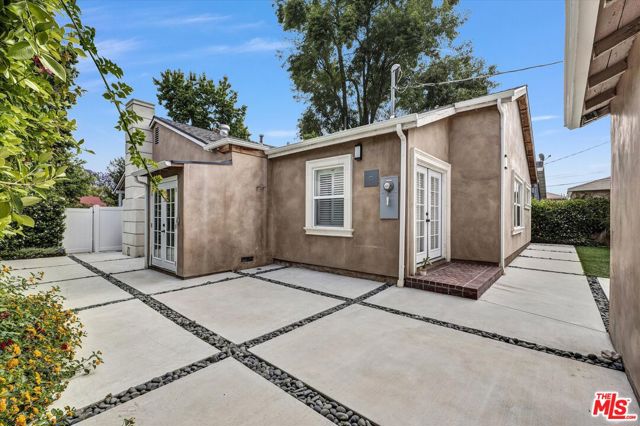 13964 La Maida Street, Sherman Oaks CA: https://media.crmls.org/mediaz/b3faf546-0b8d-4413-bc8b-295242cf3d60.jpg