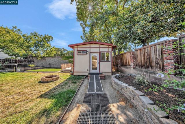 3412 Flamingo Dr, Concord CA: https://media.crmls.org/mediaz/b3faf66f-83fb-4606-a5c6-751f18aac364.jpg
